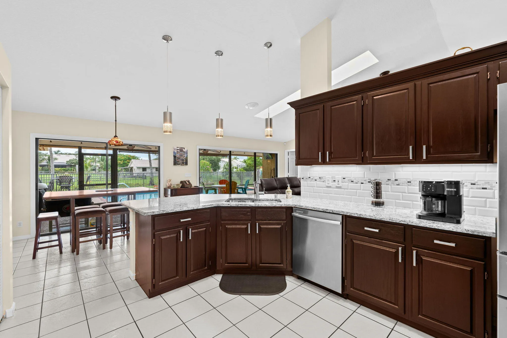 13-web-or-mls-A7409447