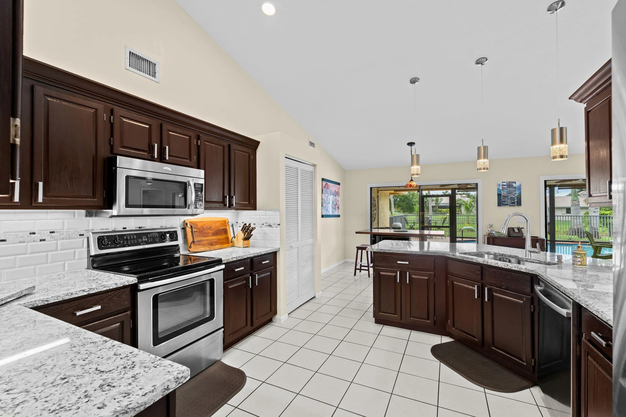 10-web-or-mls-A7409435