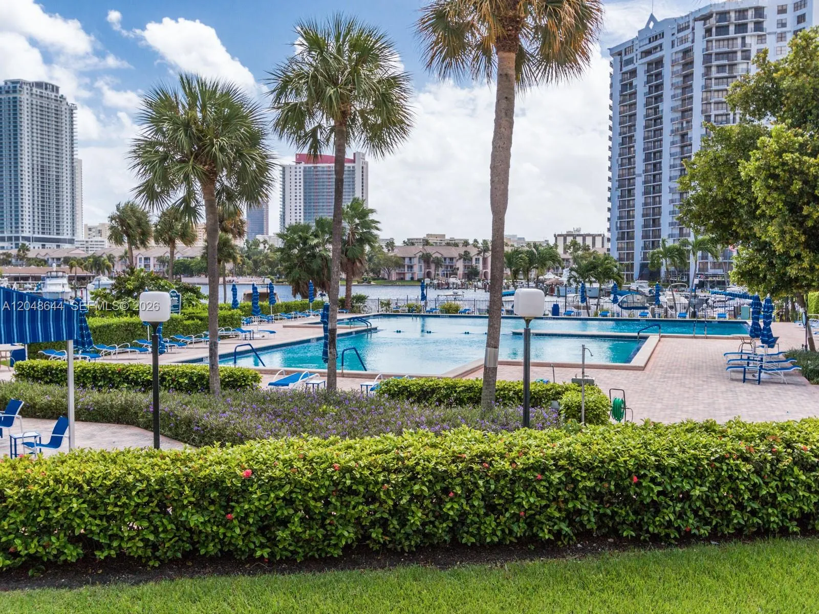 MARINA POOL DECK