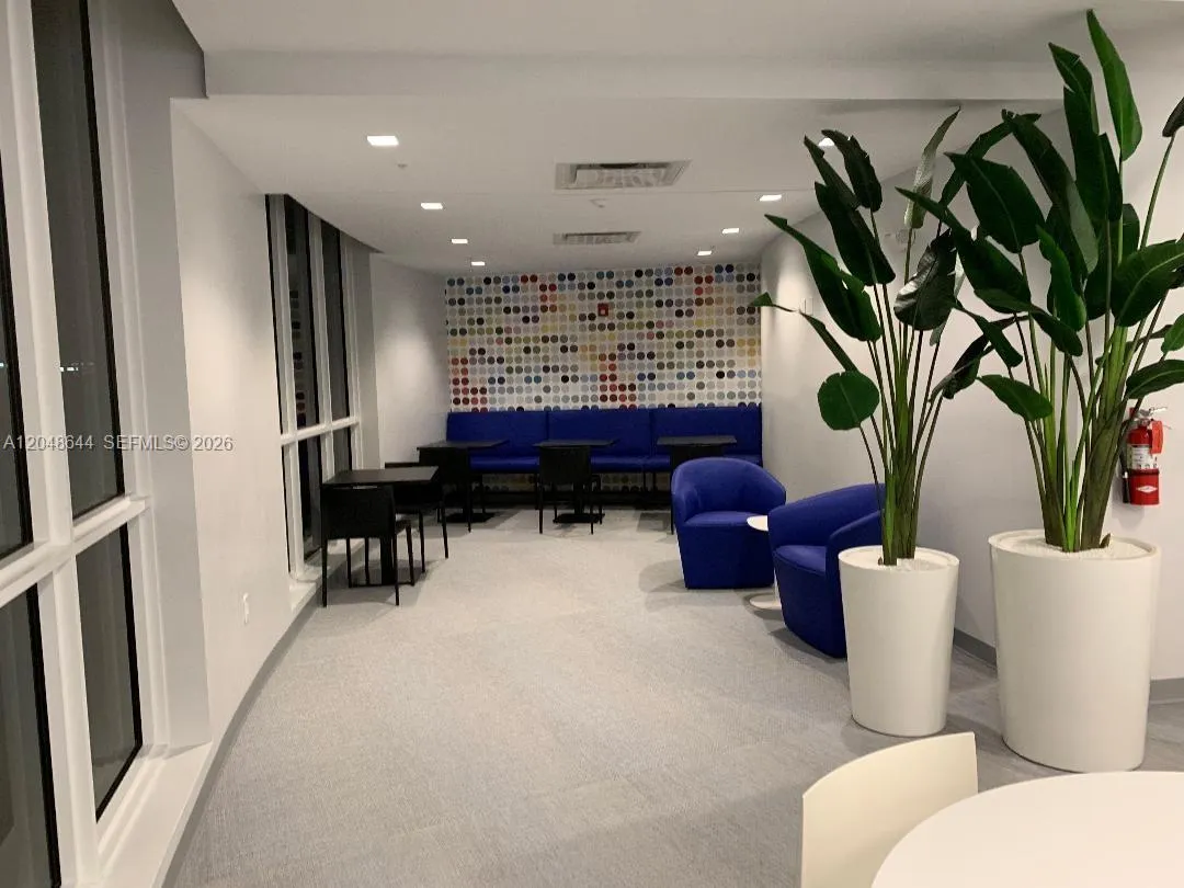 CLUBHOUSE LOUNGE
