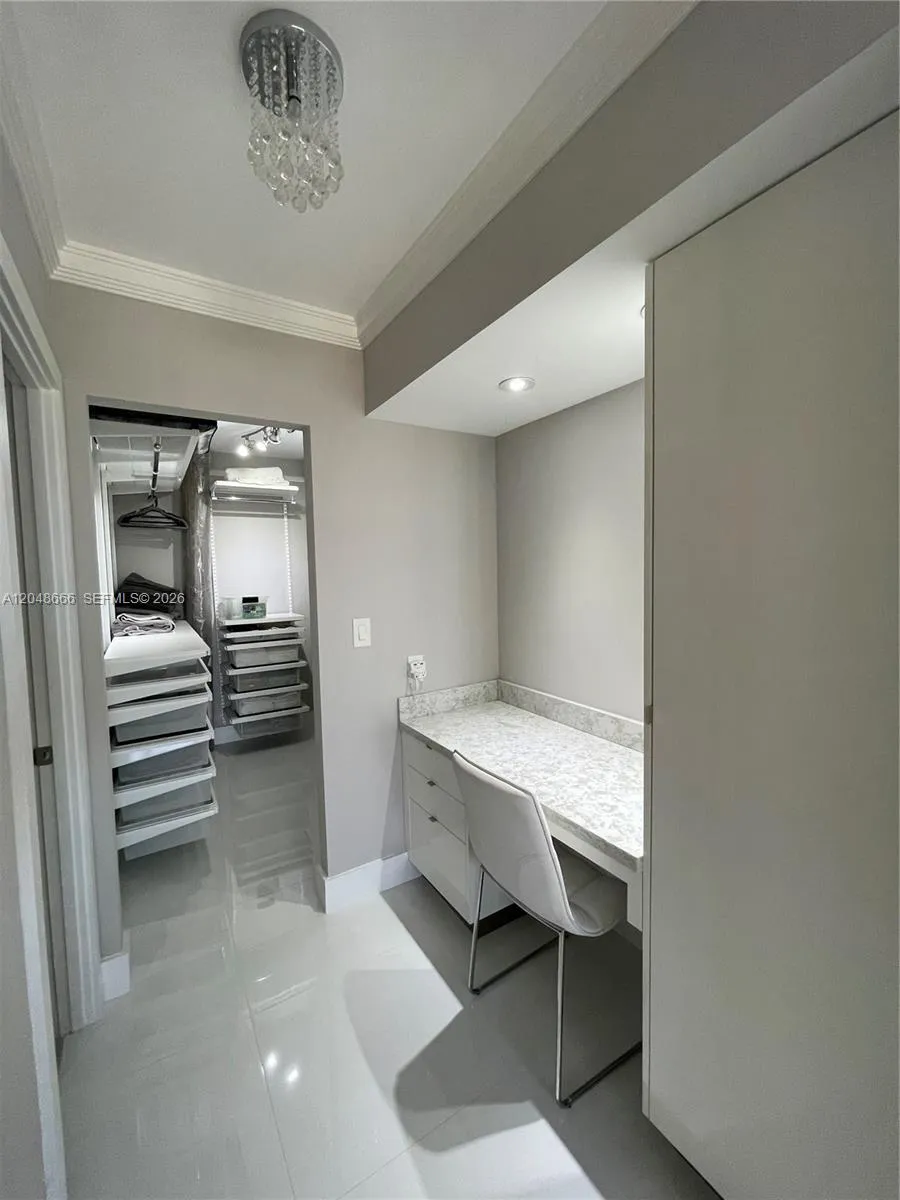 MASTER DRESSING AREA