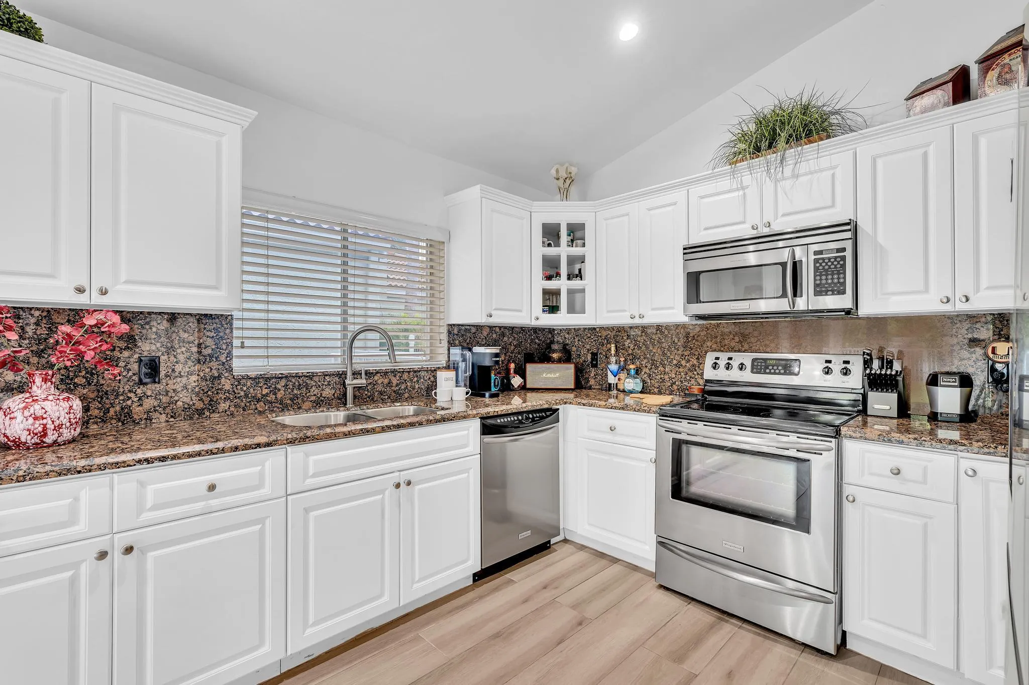 New Kitchen Cabinets and SS appliances