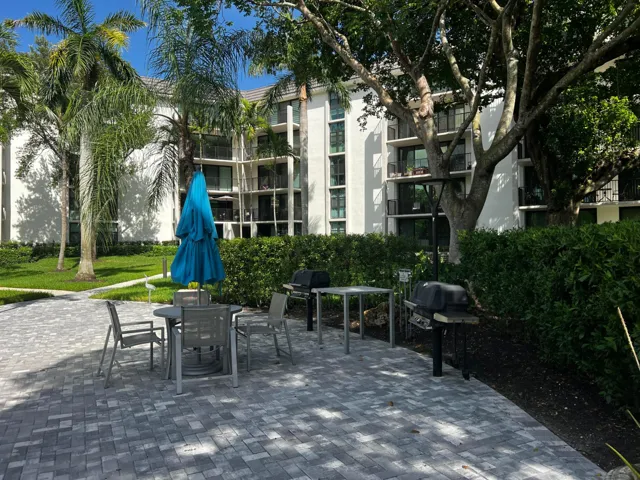 1101 Garden and BBQ Area