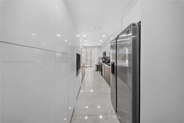 LARGE PANTRY
