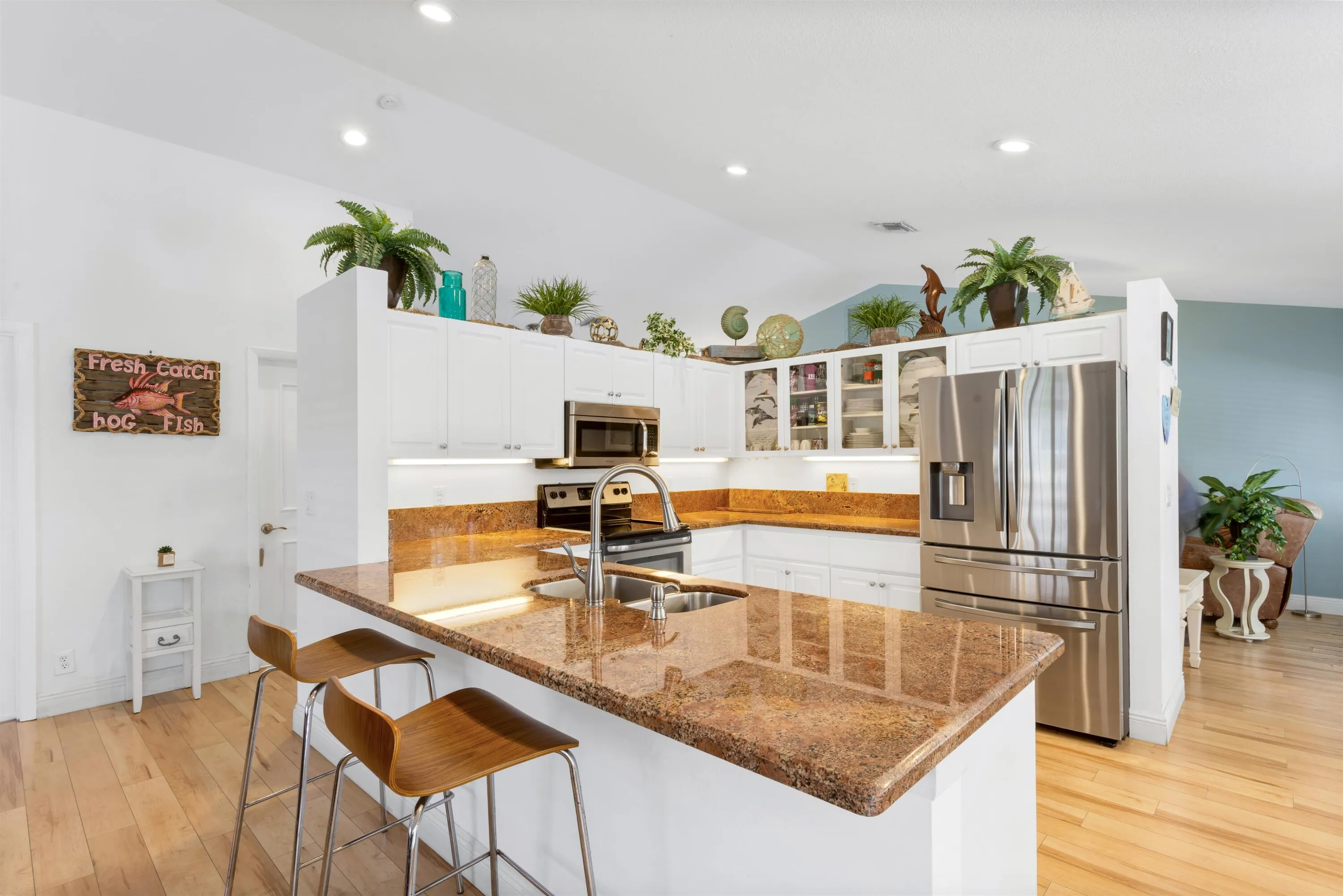 breakfast bar with granite, 4 door french refrigerator