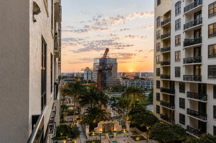 Balcony w/ Sunset City & Fountain Views