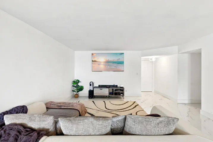 6_1000_s_ocean_blvd_pompano_beach_fl_330