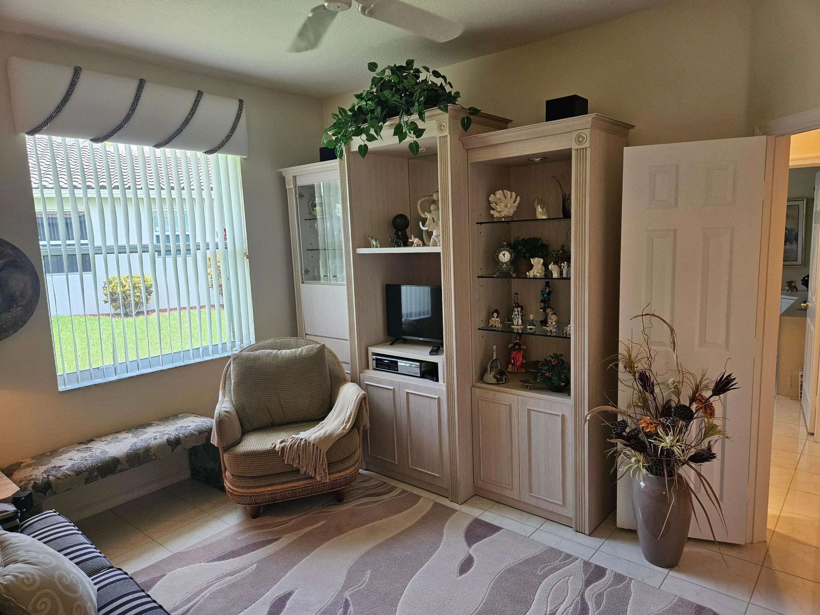 2nd bedroom/den