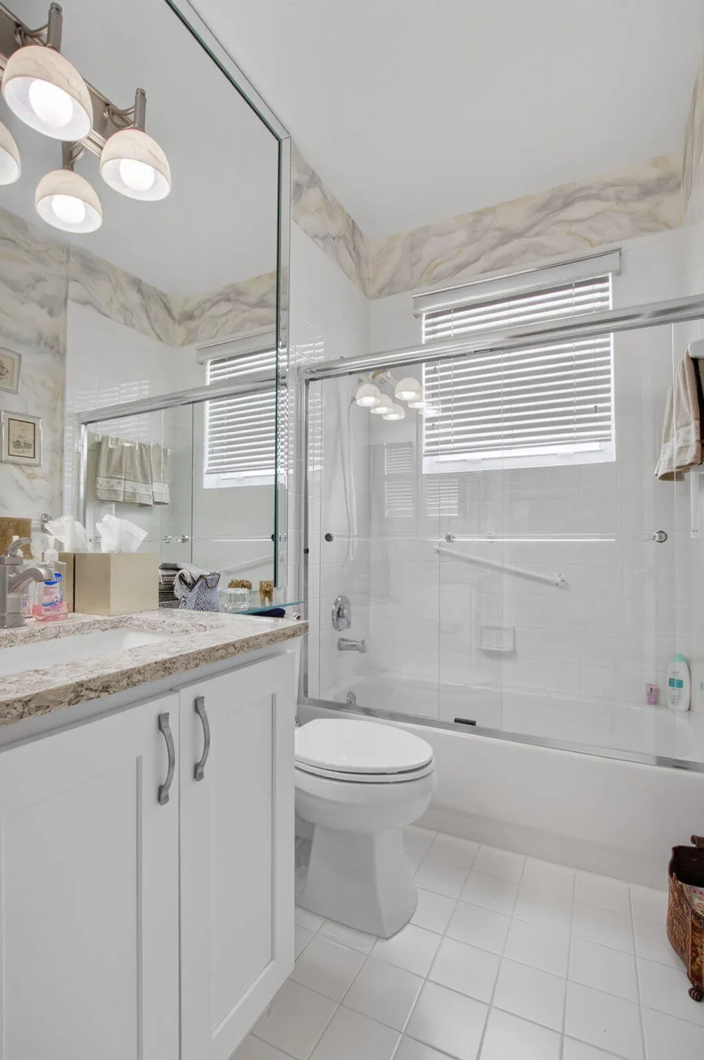 this bathroom is between the two guest​​‌​​​​‌​​‌‌​‌‌​​​‌‌​‌​‌​‌​​​‌​​ bedrooms
