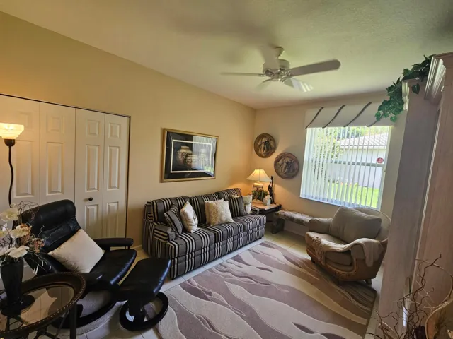 2nd bedroom/den
