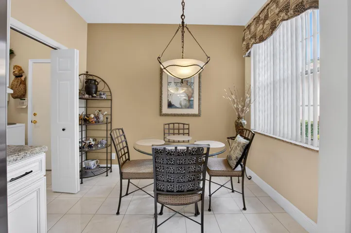 eat in kitchen dining