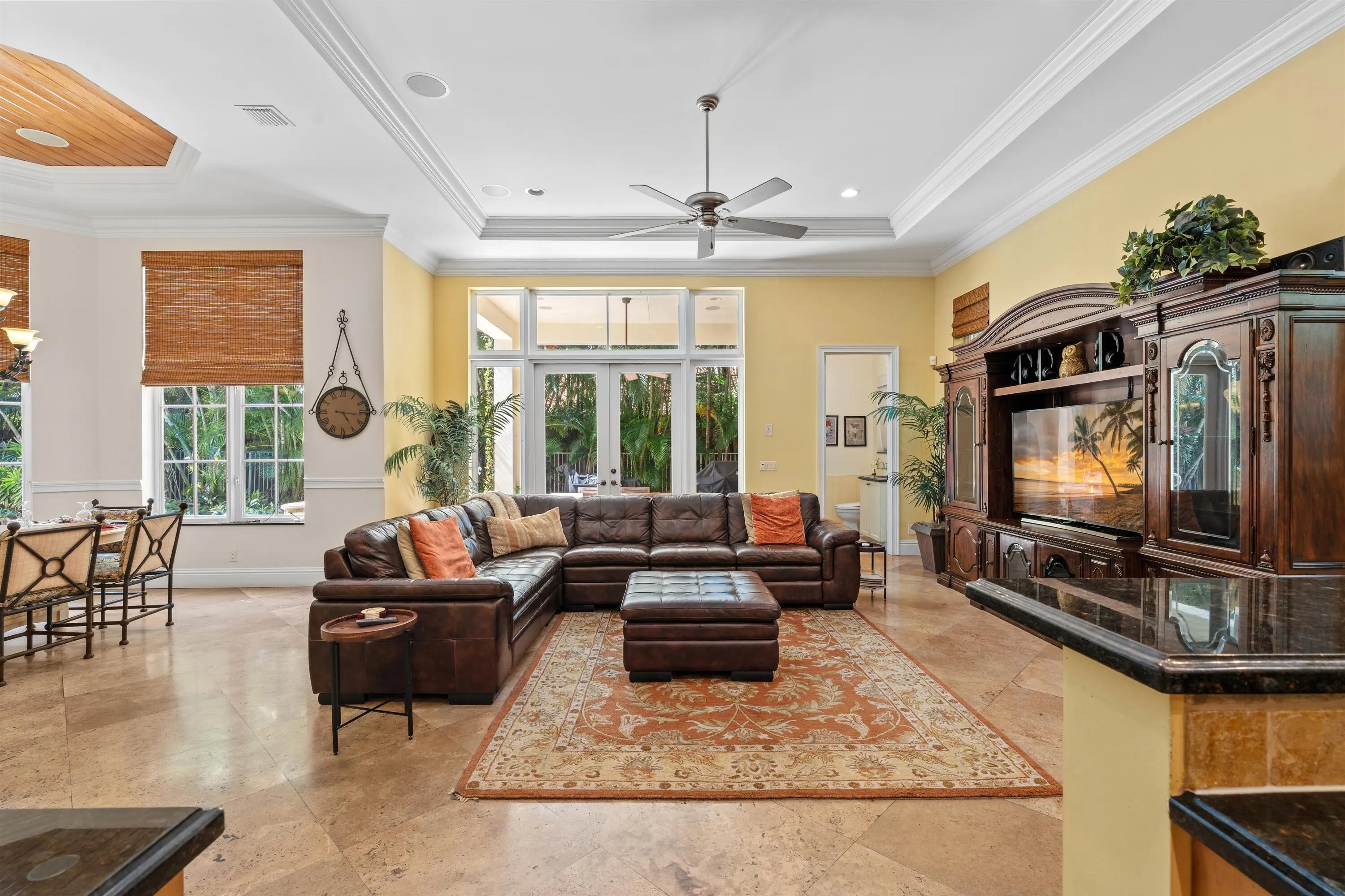 FAMILY_ROOM_STRAIGHT