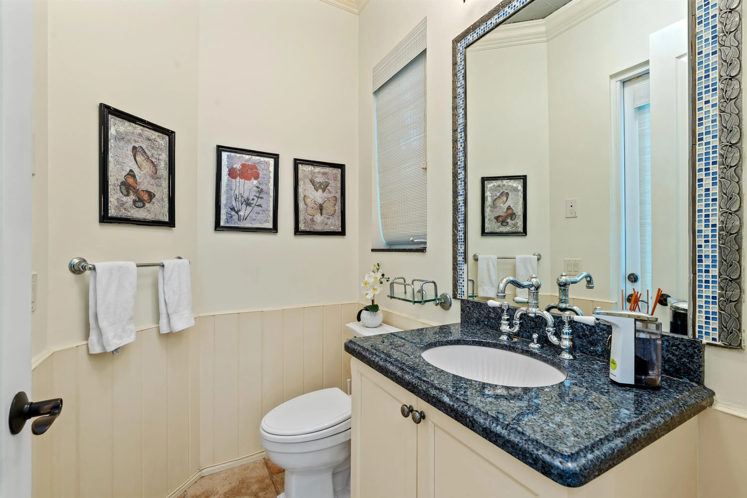 POWDER_ROOM_2