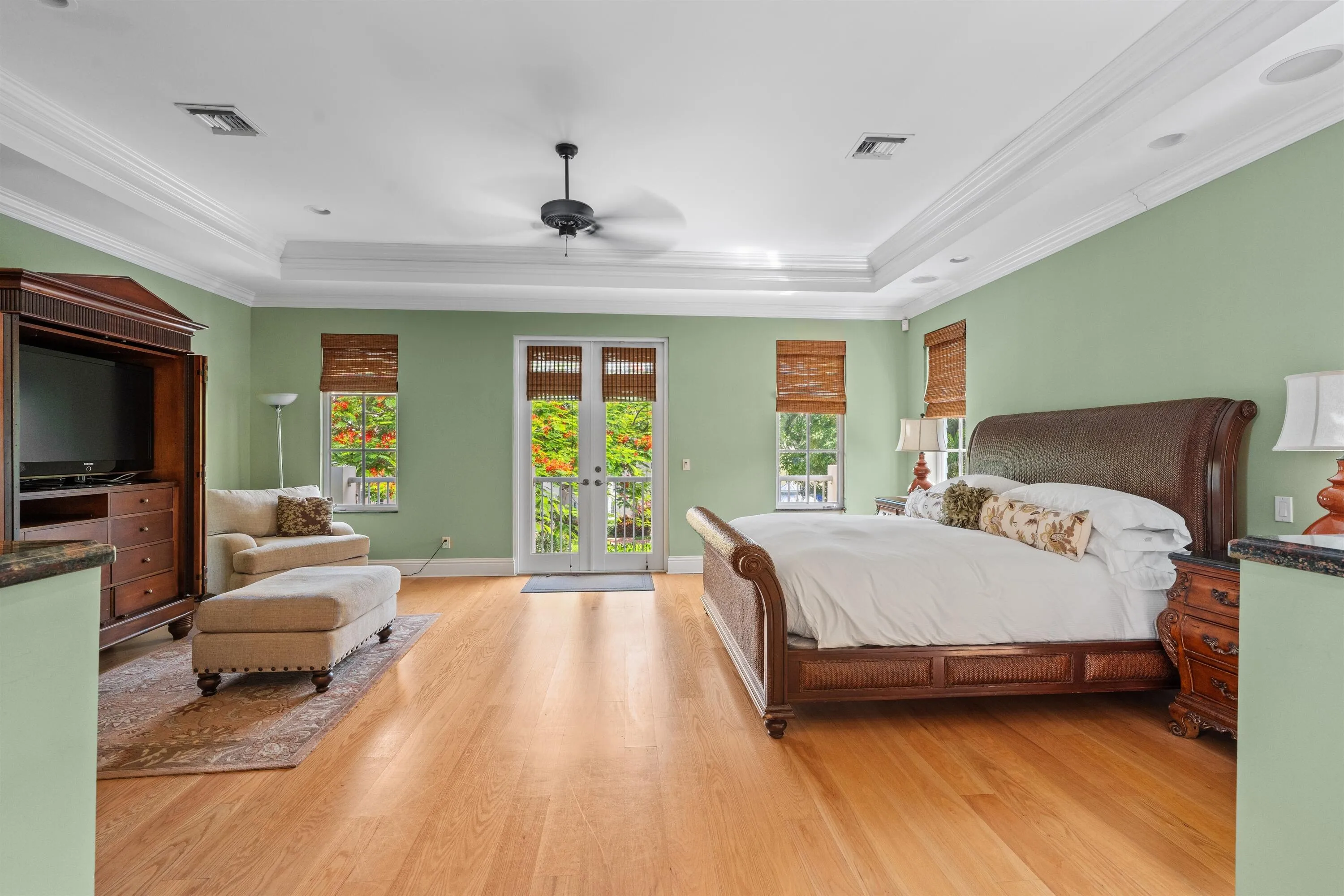 PRIMARY_BEDROOM_STRAIGHT