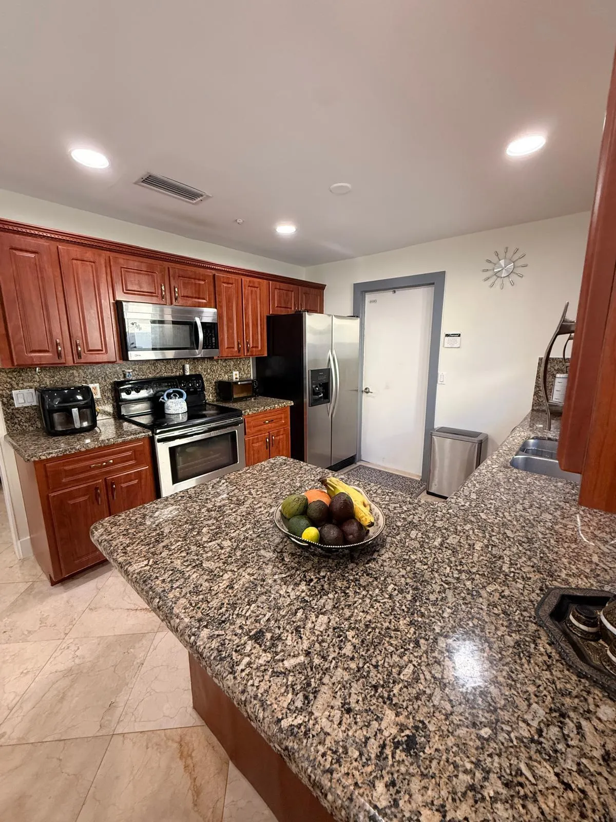 Eat-In-Kitchen