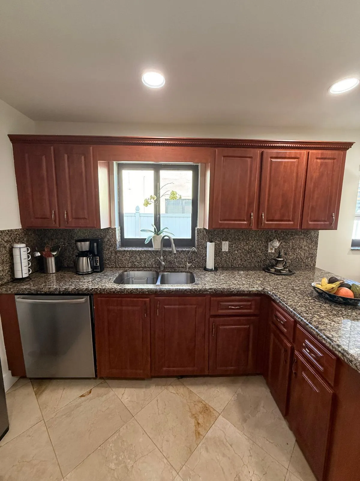 Eat-In-Kitchen