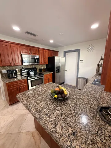 Eat-In-Kitchen