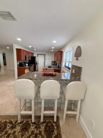 Eat-In-Kitchen