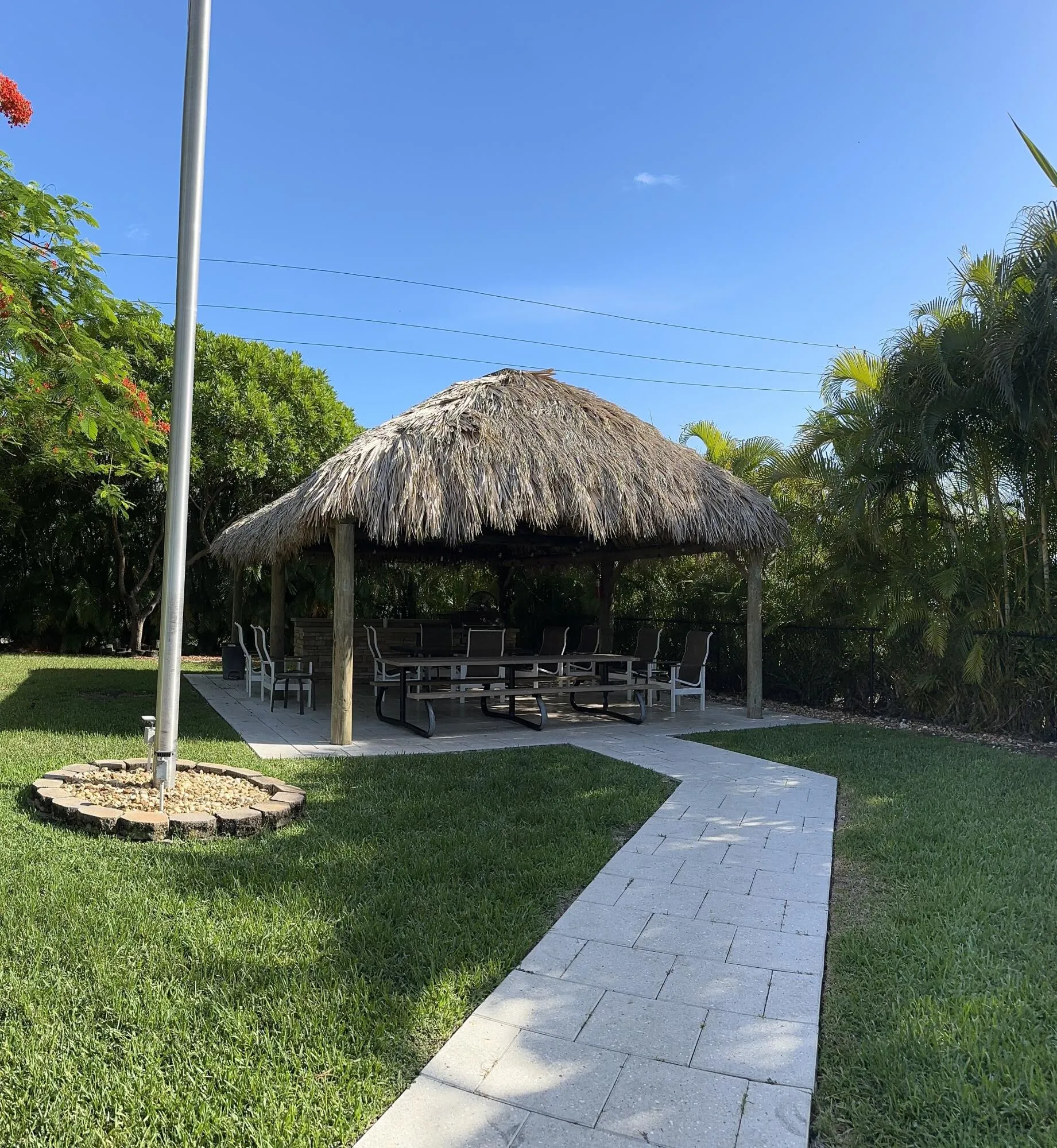 Tiki Hut/BBQ Area