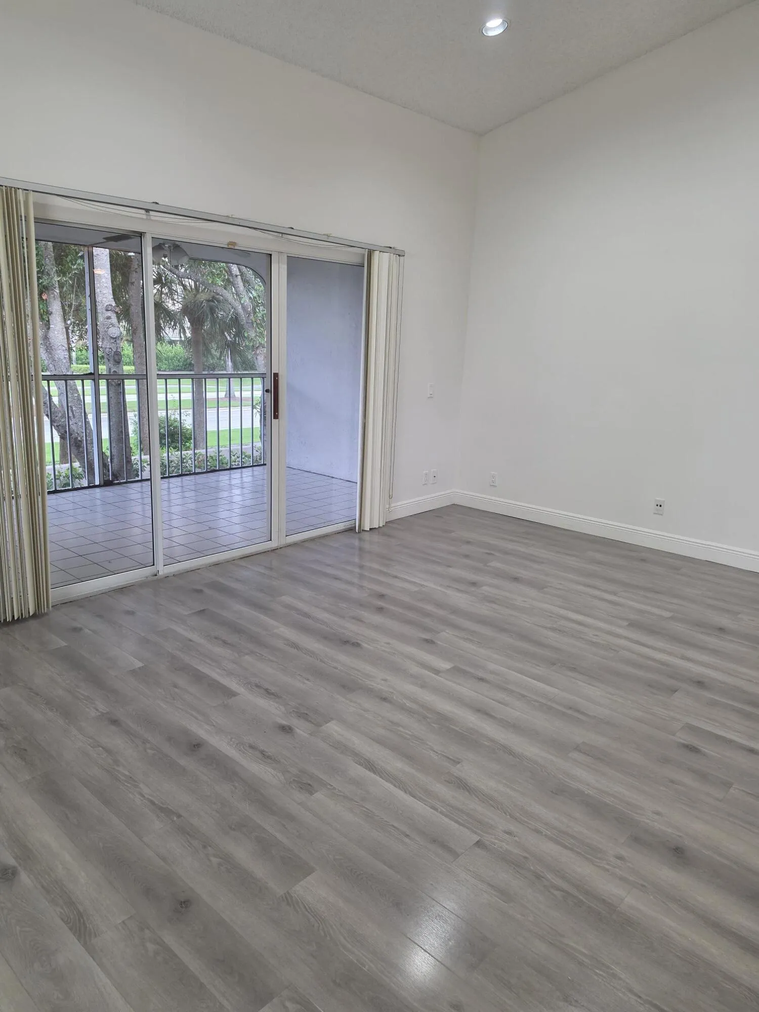 6584 VIA REGINA - UPDATE LIVING ROOM PHO