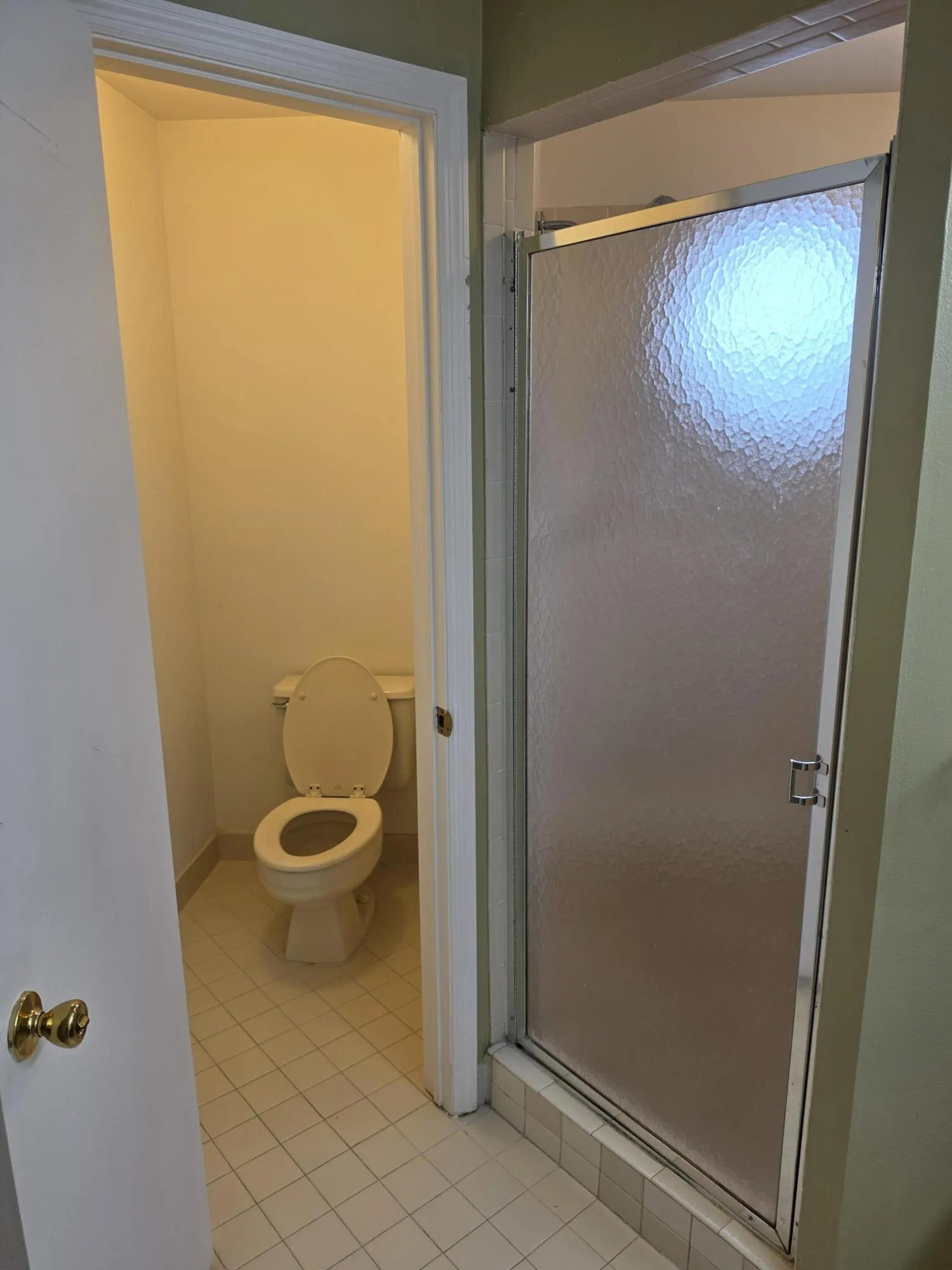 6584 VIA REGINA - MASTER SHOWER & TOILET