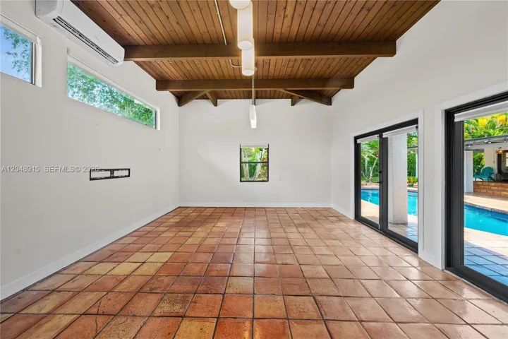 Photo 64