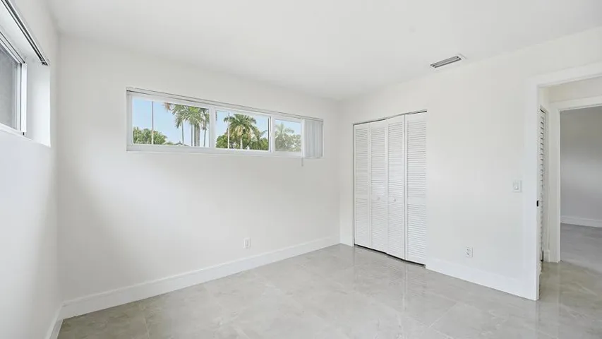 22914398_1_880_495