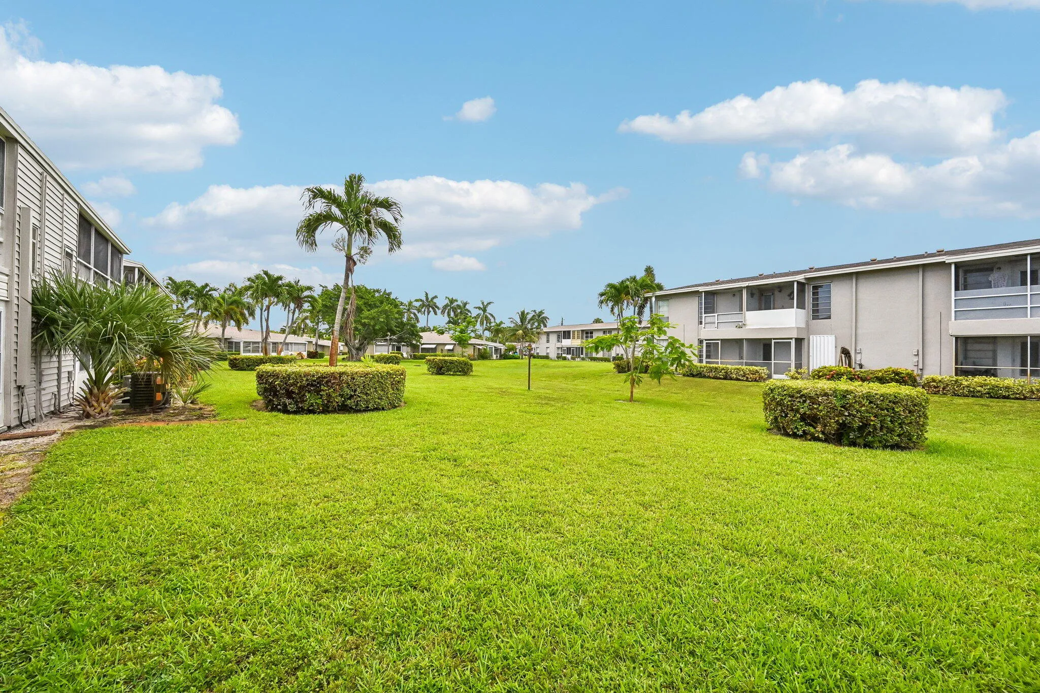 28-web-or-mls-NE 17th Ave 202-S1707-028