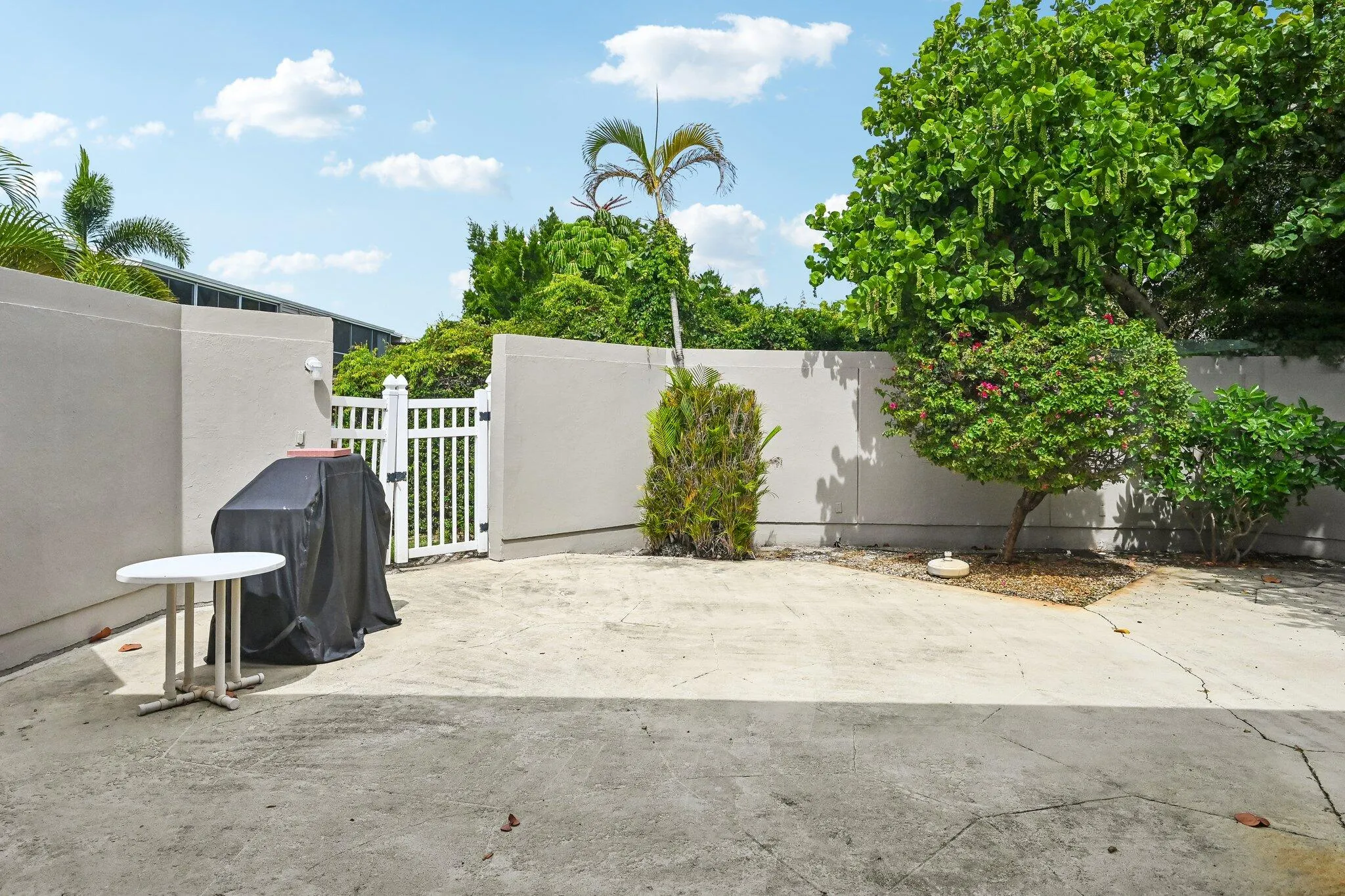 49-web-or-mls-NE 17th Ave 202-1707-909