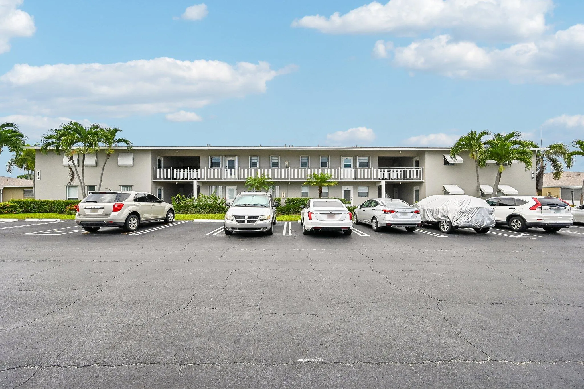1-web-or-mls-NE 17th Ave 202-S1707-001