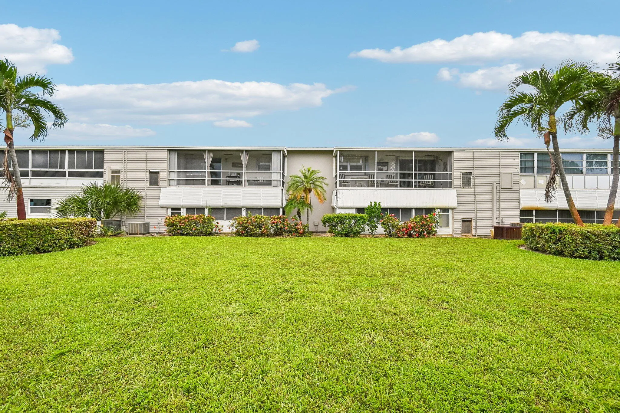 26-web-or-mls-NE 17th Ave 202-S1707-026