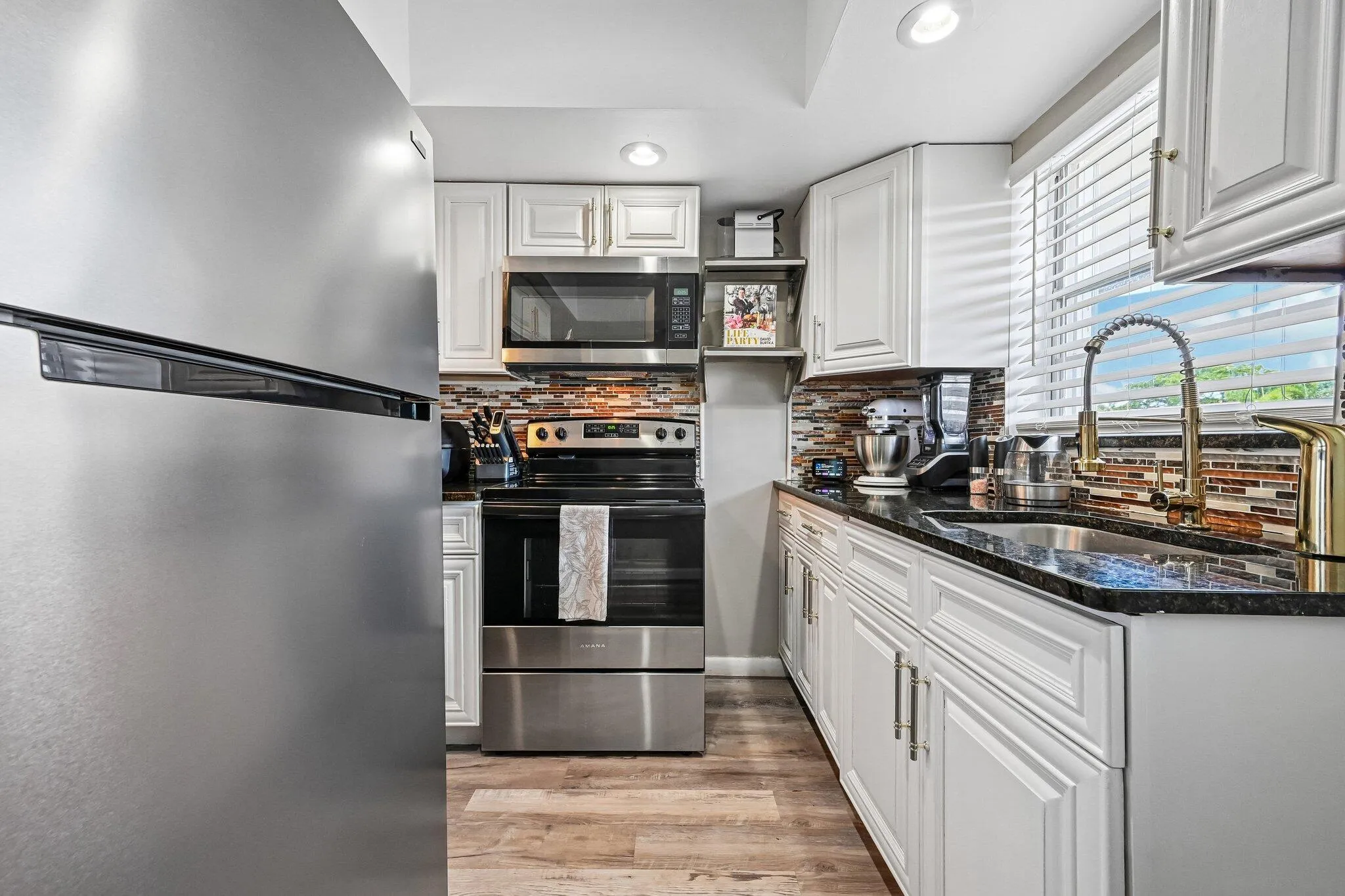 12-web-or-mls-NE 17th Ave 202-S1707-012