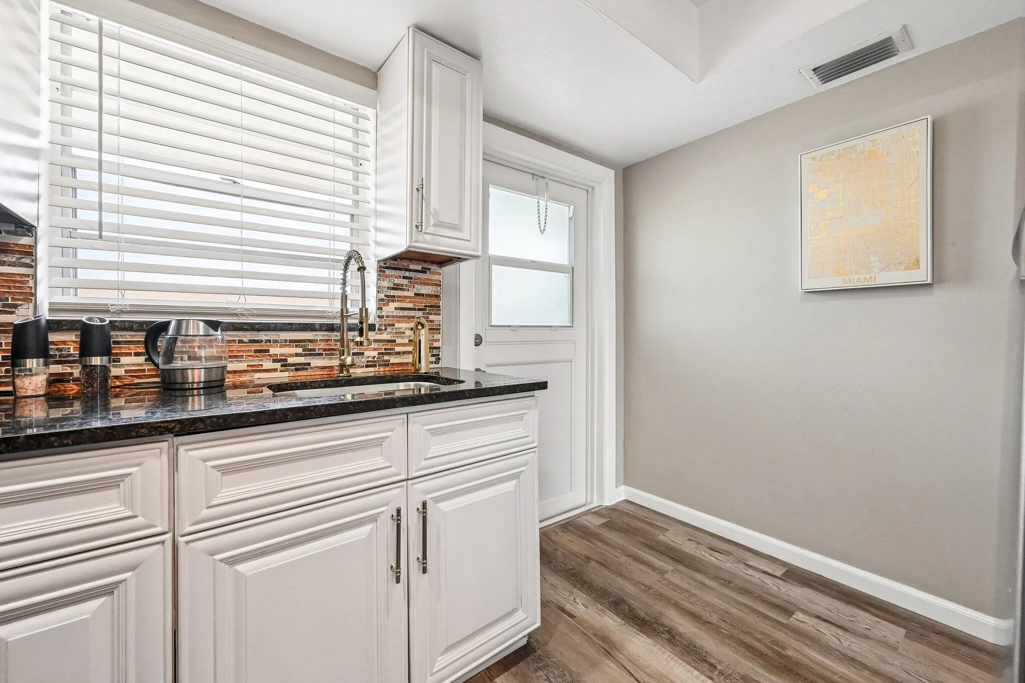 13-web-or-mls-NE 17th Ave 202-S1707-013