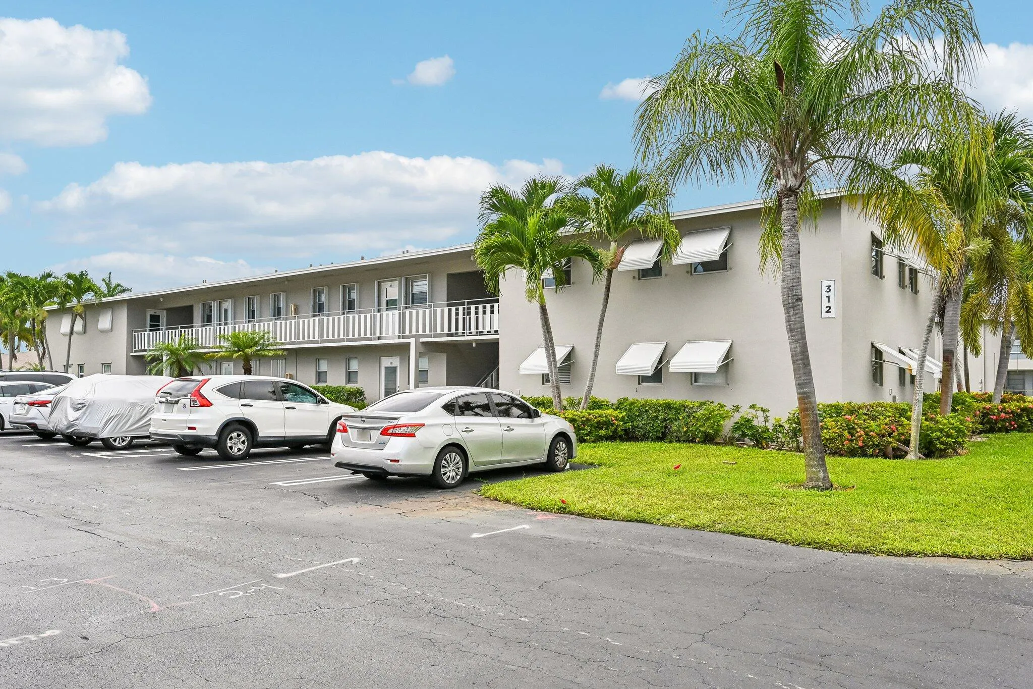 2-web-or-mls-NE 17th Ave 202-S1707-002