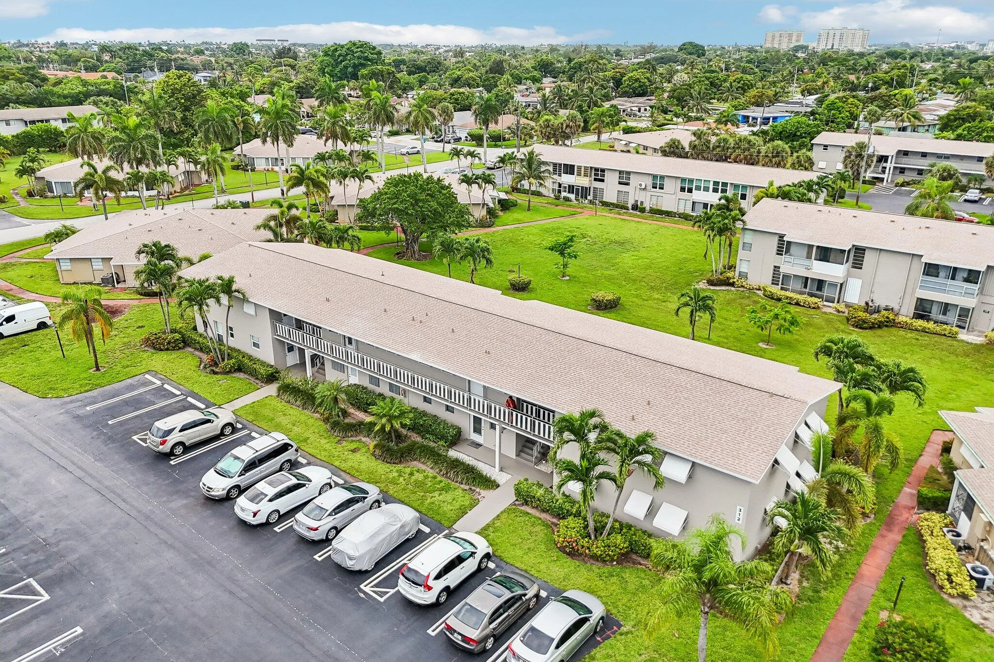 30-web-or-mls-NE 17th Ave 202-S1707-030