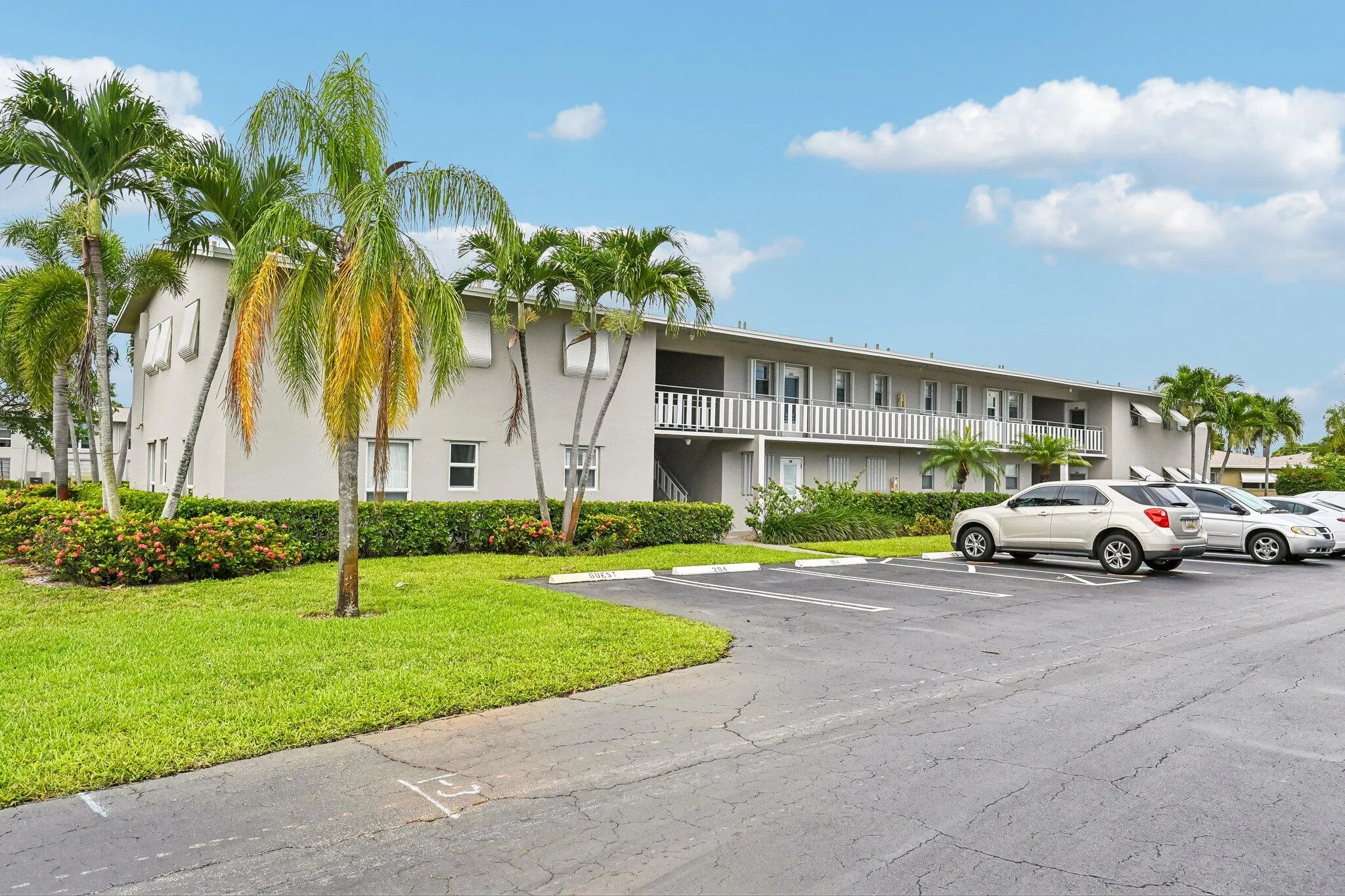 3-web-or-mls-NE 17th Ave 202-S1707-003