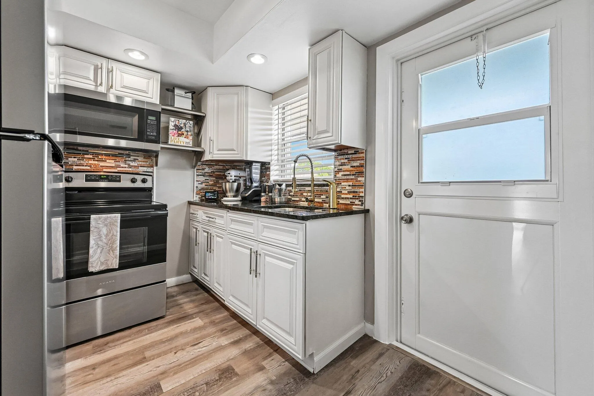 11-web-or-mls-NE 17th Ave 202-S1707-011