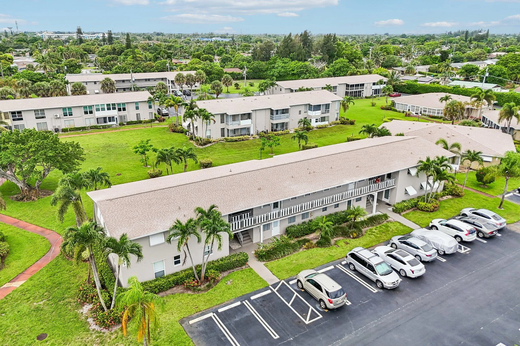 31-web-or-mls-NE 17th Ave 202-S1707-031