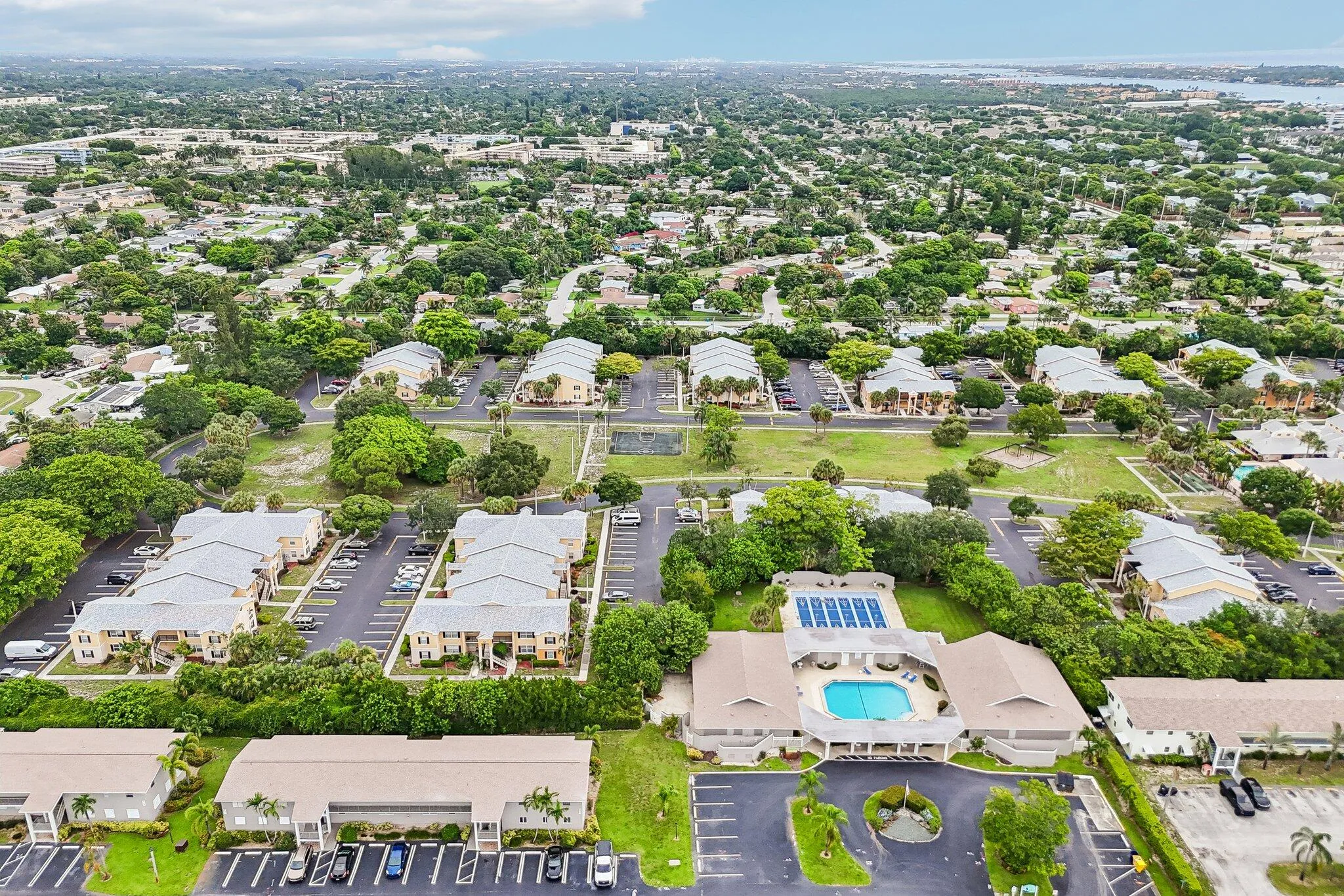 33-web-or-mls-NE 17th Ave 202-S1707-033