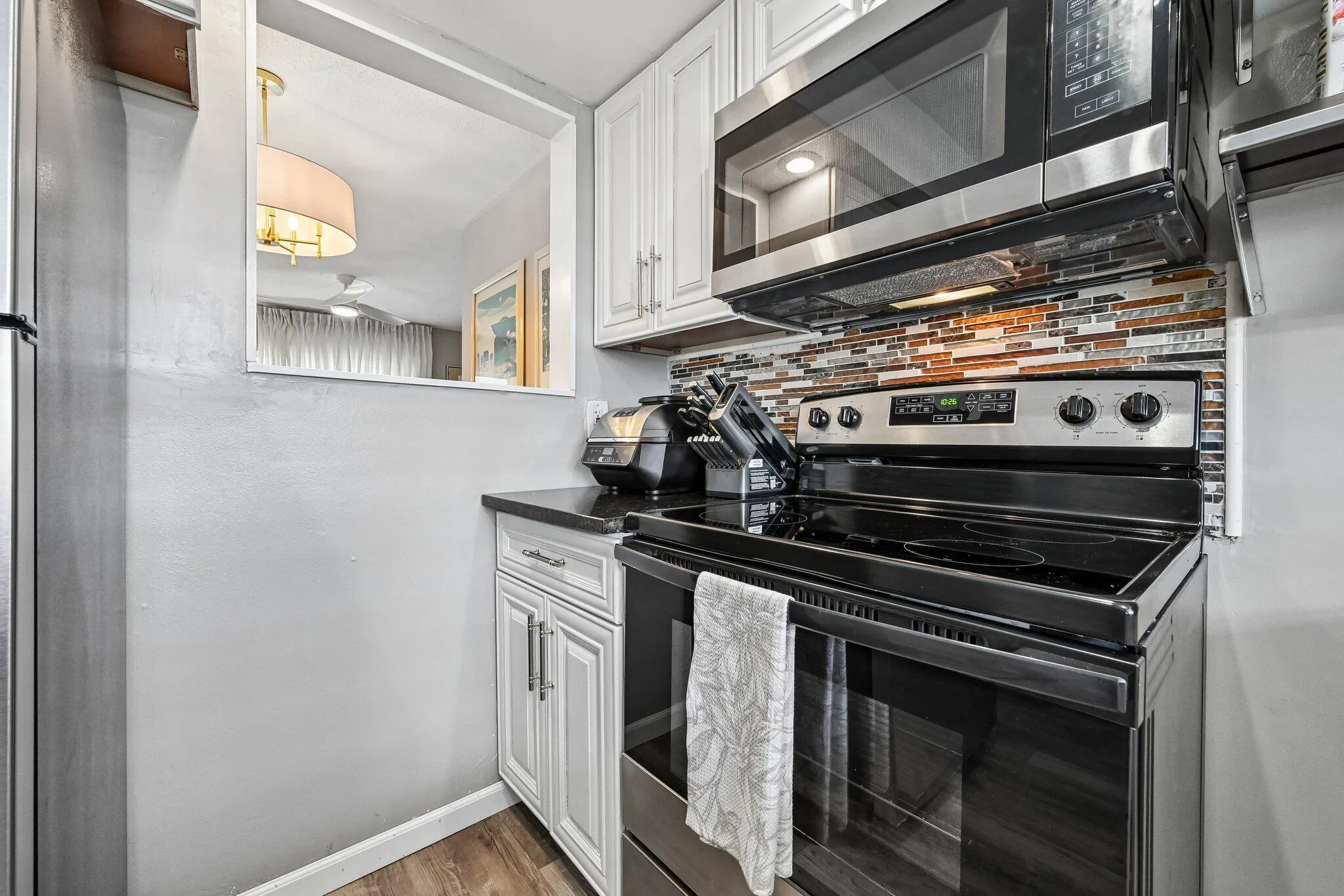 14-web-or-mls-NE 17th Ave 202-S1707-014