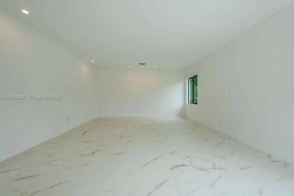 Property photo 77