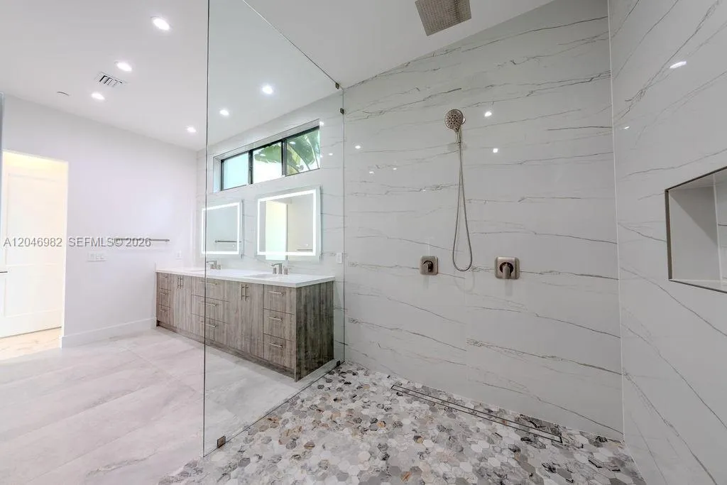 Property photo 100