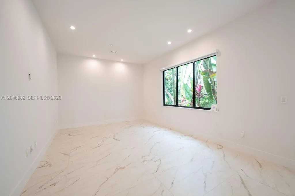 Property photo 103