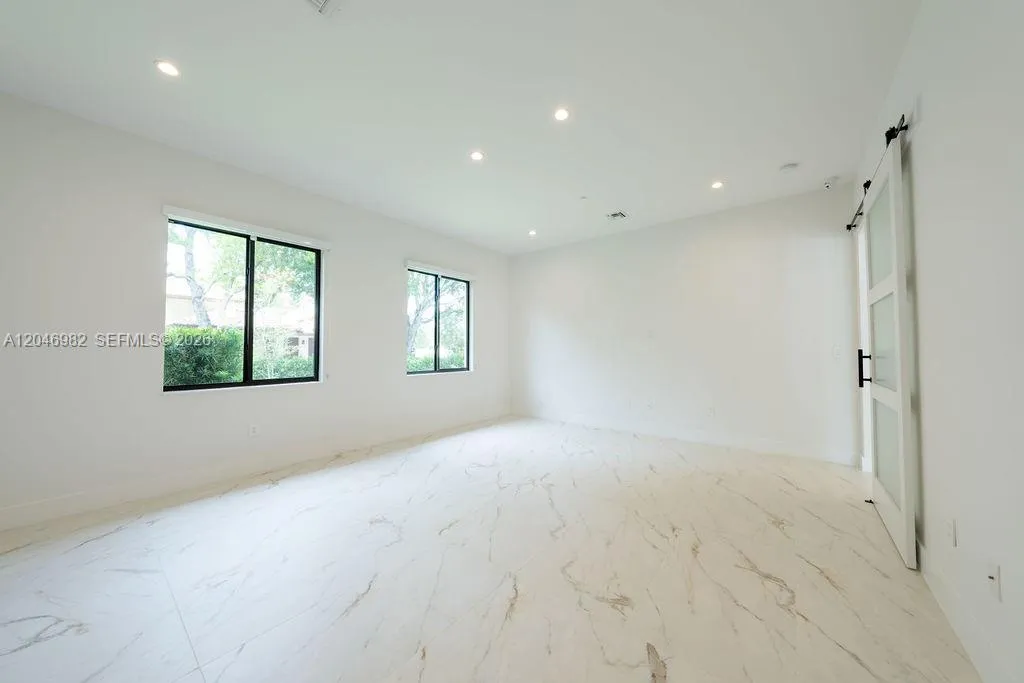 Property photo 86