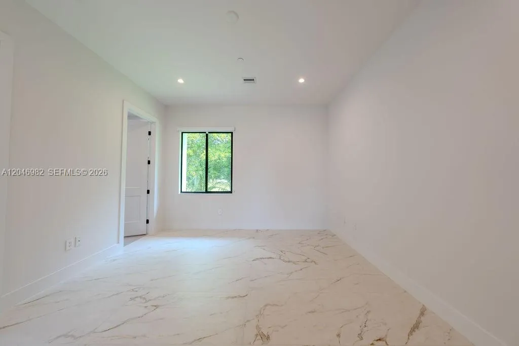 Property photo 121