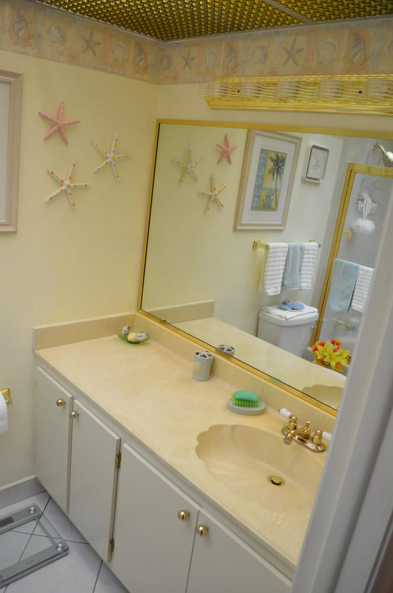 Guest Bath in Front Hall