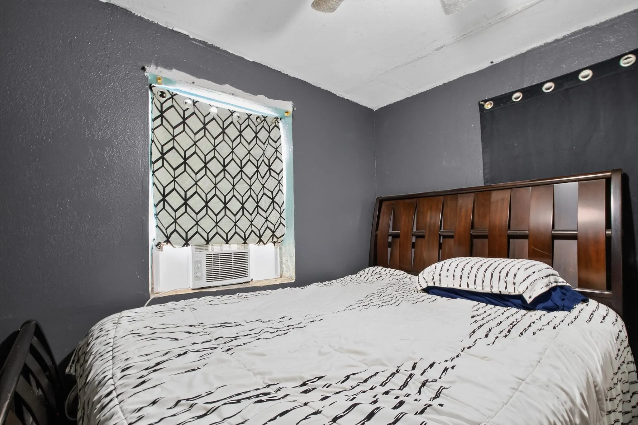 27_608_NW_15th_Ave-Bedroom-1320