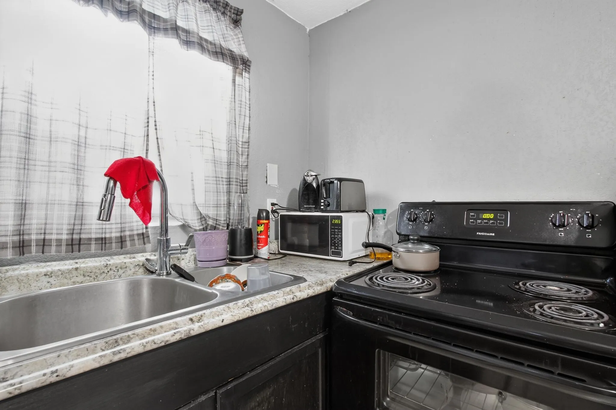 16_608_NW_15th_Ave-Kitchen-1317