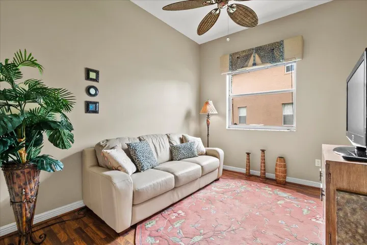 Office/Den/Bedroom 4