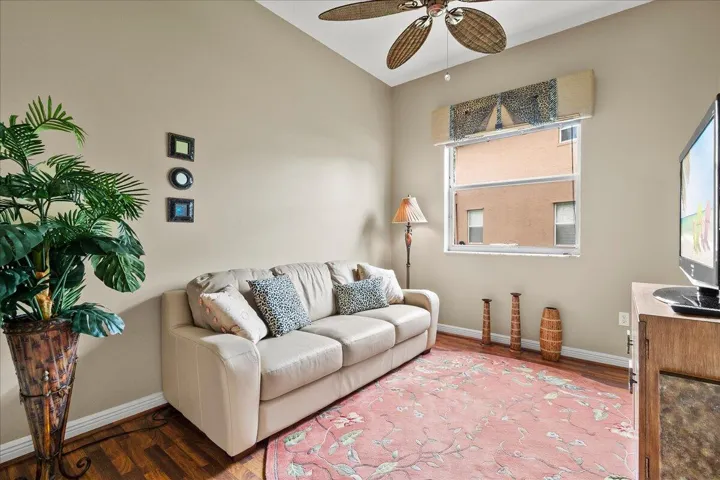 Office/Den/Bedroom 4